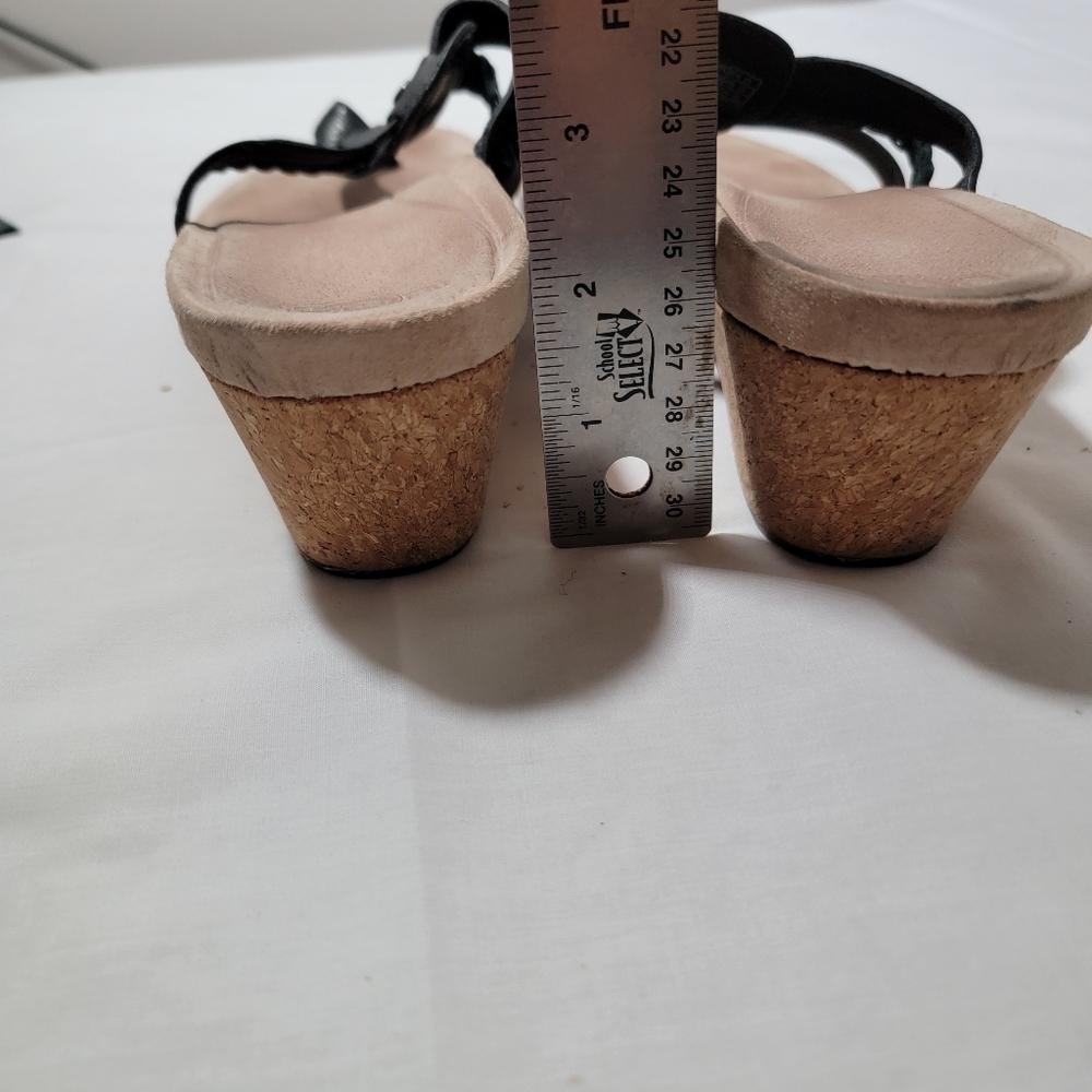 Ugg Women's Maddie Leather, Suede, Cork Black Wedge Thong Slides Sandals Sz 8.5 - Picture 8 of 8